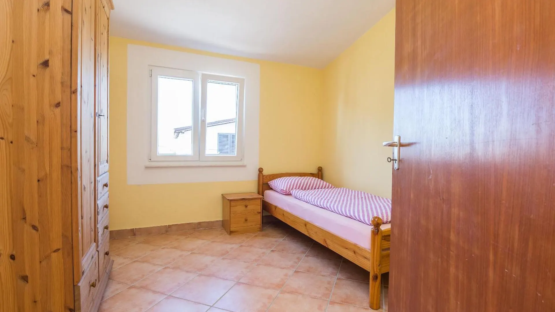 Apartments Loncar 0*, Vir