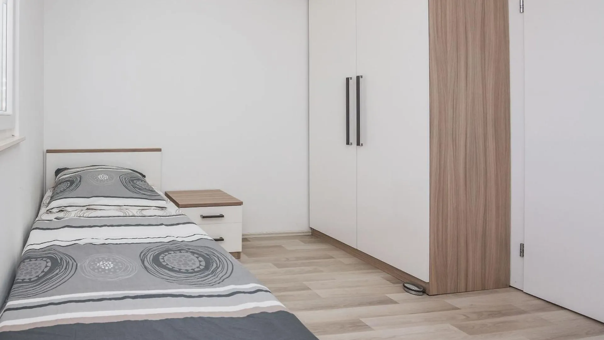 Apartments Loncar  Vir